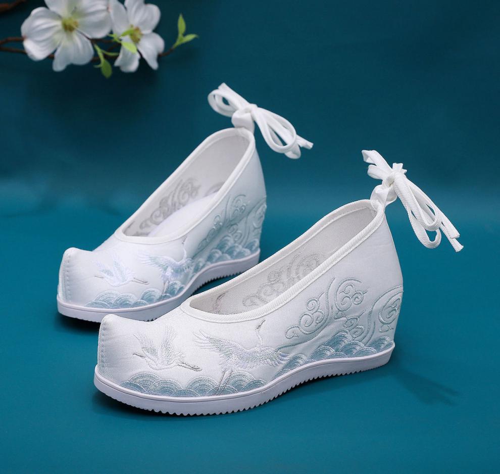 十奕汉服鞋子古风超仙女内增高春秋款绣花鞋汉元素古装翘头高跟七厘米