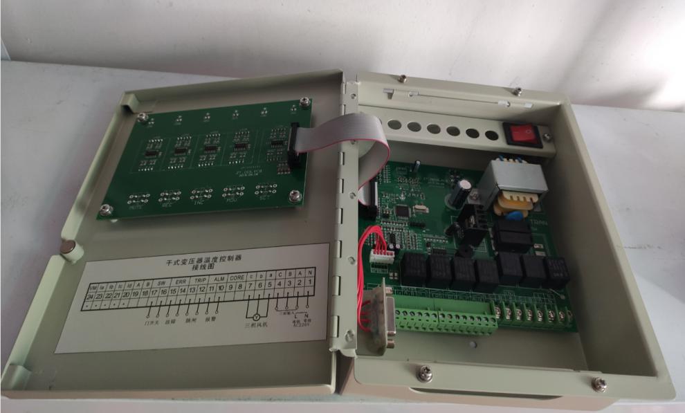 温控仪内部实物图如下:杭州爱博这款温控做工好,产品用料足,传感器