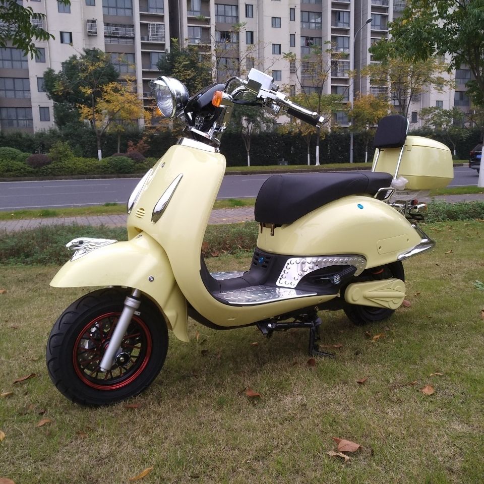 大龟王电动车成人复古网红锂电池外卖72v长跑王大黄峰电动摩托车湖水