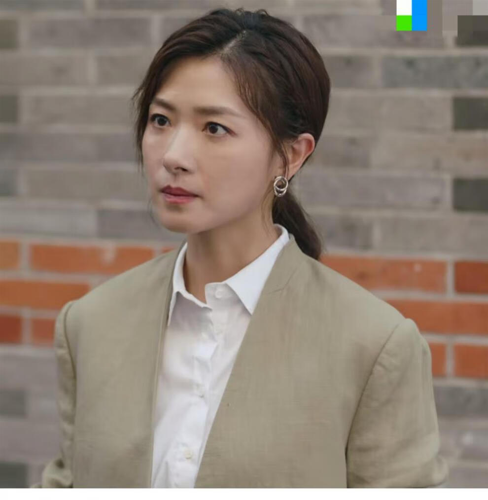 简言的夏冬同款西服2022简言的夏冬万茜简言同款衣服女秋季宽松西装