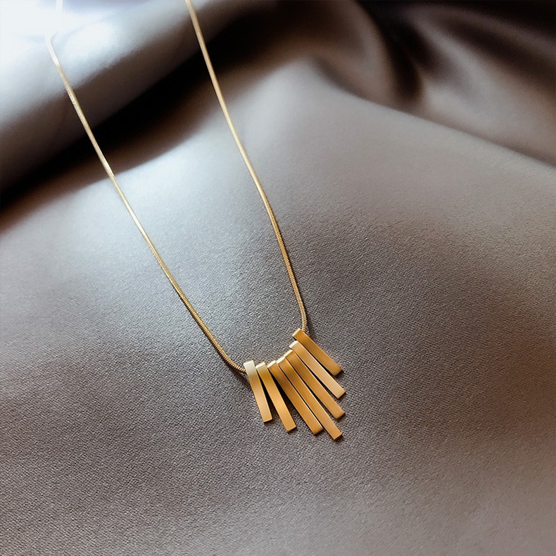 素聚简约扇形项链ins冷淡风14k浅金色锁骨链气质网红饰品女个性吊坠