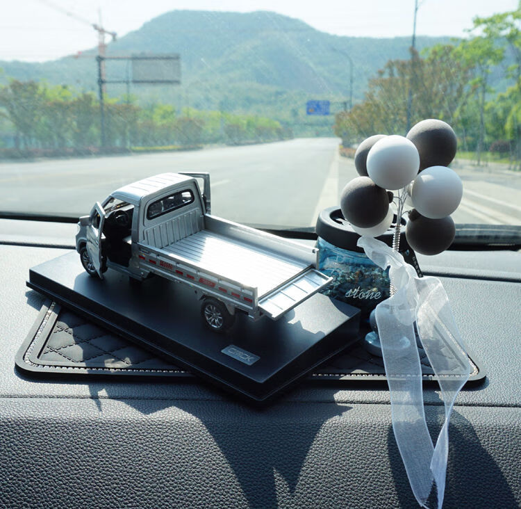 qefh汽车摆件内饰品五菱货车模型摆件车载车内装饰品汽车香水内饰用品