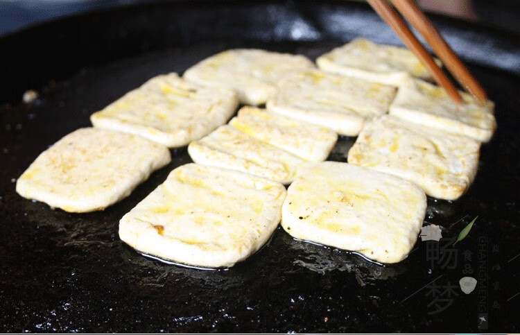 贵州特产毕节大方六龙臭豆腐油炸手撕豆干散装新鲜碱豆腐50片带辣椒面