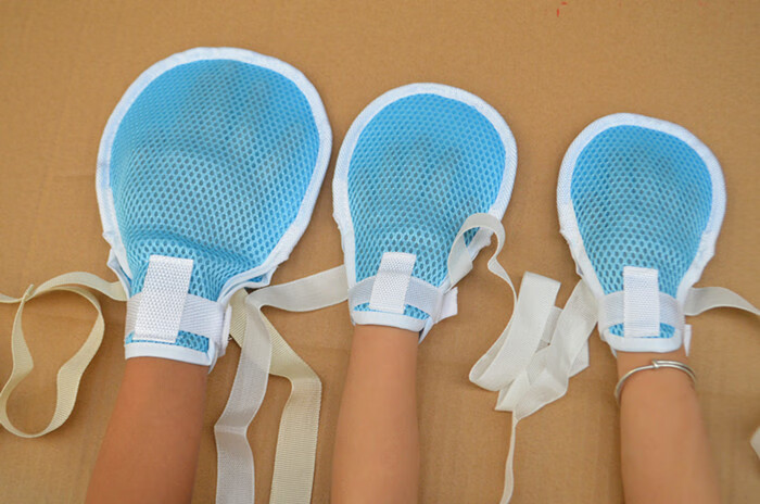 新款宝宝手腕防拔管带防抓板约束手套手腕防抓挠脸儿童约束带透气宝宝