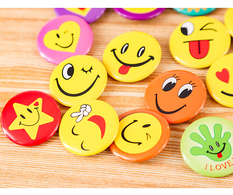 迦南歌基 创意别针笑脸胸牌幼儿园奖励小朋友奖品儿童徽章卡通胸牌