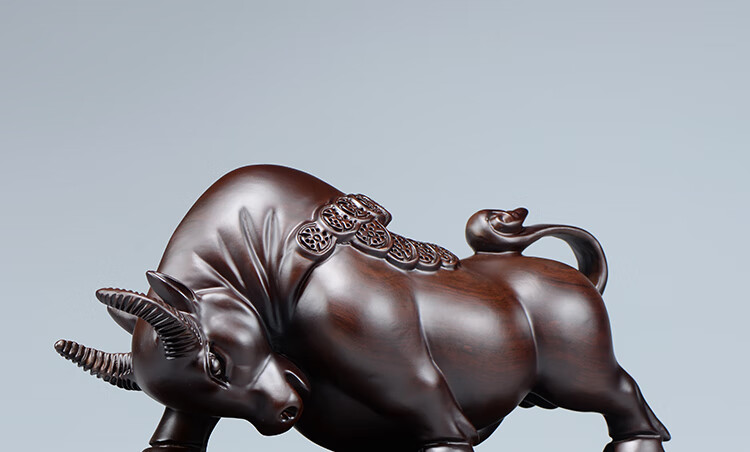 凯都木雕牛摆件十二生肖金钱牛花梨木头根雕红木家居装饰工艺品牛气冲