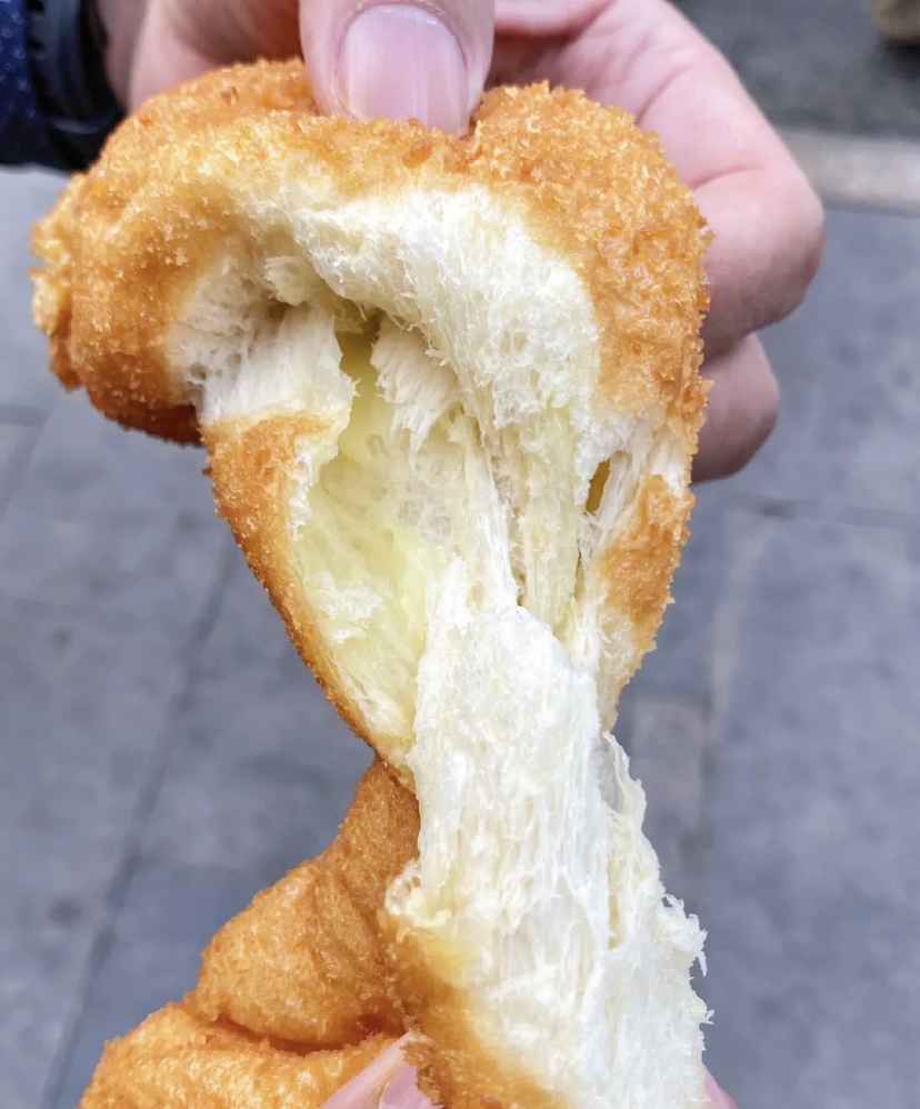 东直门簋街杨树林爆浆酸奶大麻花红豆沙大麻花2条京推冰激凌1根双皮奶