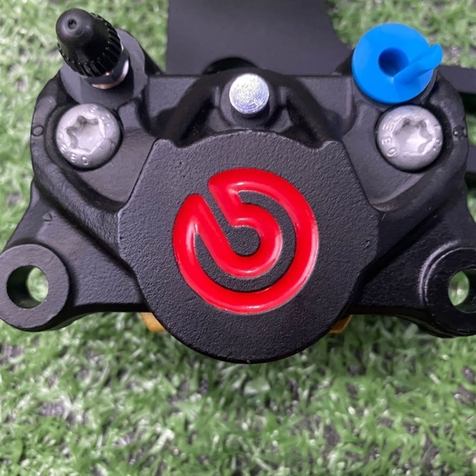 布雷博小螃蟹卡钳平叉220鬼火战速小龟小牛n1s电摩电动车前后碟刹