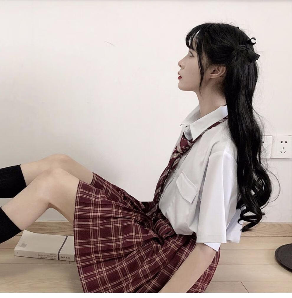 更多参数>>色系:其他材质:高温丝长度:长发适用人群:女士假发发型