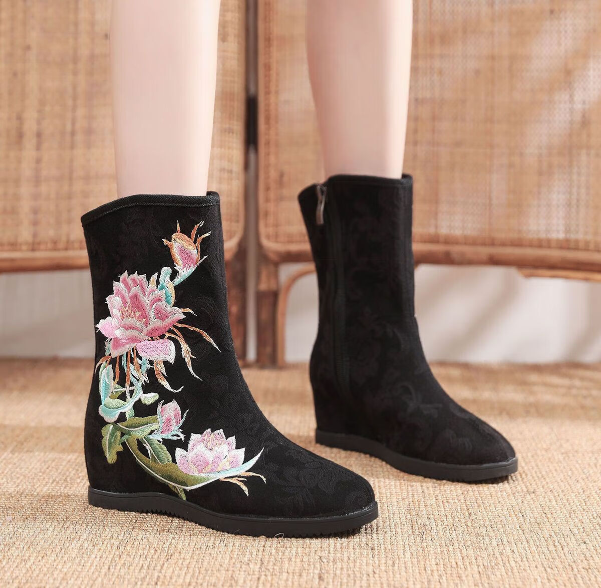 诗言海浪春秋新款民族风精美樱花布靴短筒厚底高跟侧拉链外穿百搭女靴