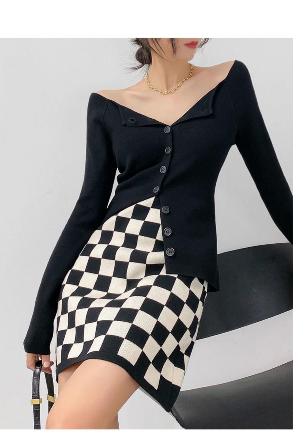 棋盘格半身裙女修身包臀a字短裙2021秋冬季新款格力针织半裙黑白格