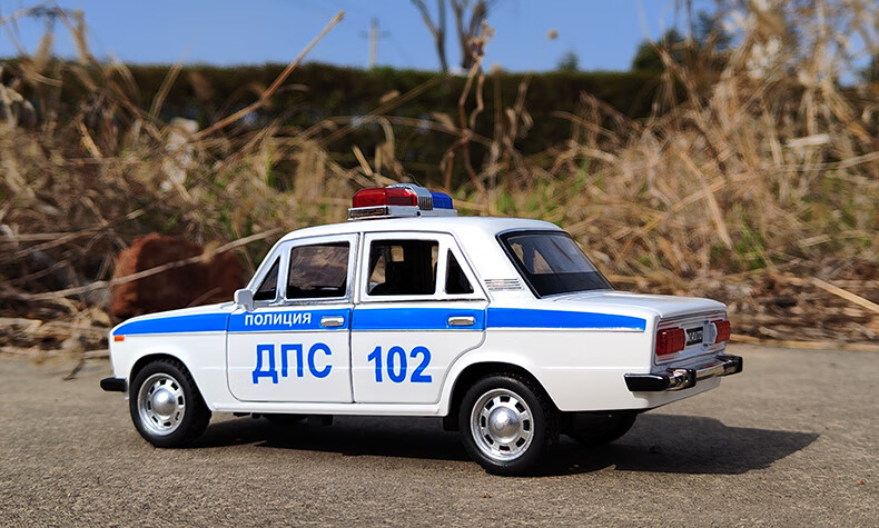 124拉达警车模型回力玩具汽车仿真金属外文警察车警笛声铁车124白色