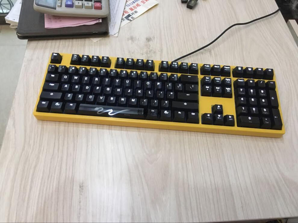 机械键盘ducky魔力鸭21082108s樱桃轴游戏机械键盘魔力鸭2108樱桃红