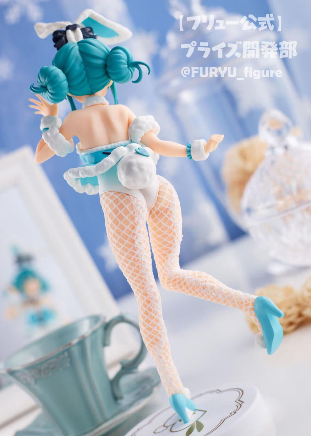 初音未来泡面压校服兔女郎美人鱼二次元美少女男景品压泡面机箱 白兔