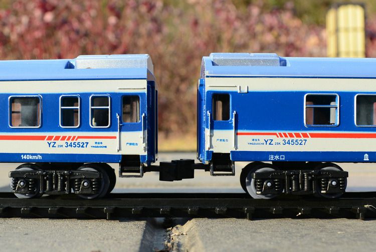 东风超长仿真电动蒸汽火车轨道绿皮小火车模型儿童男女孩玩具精致版