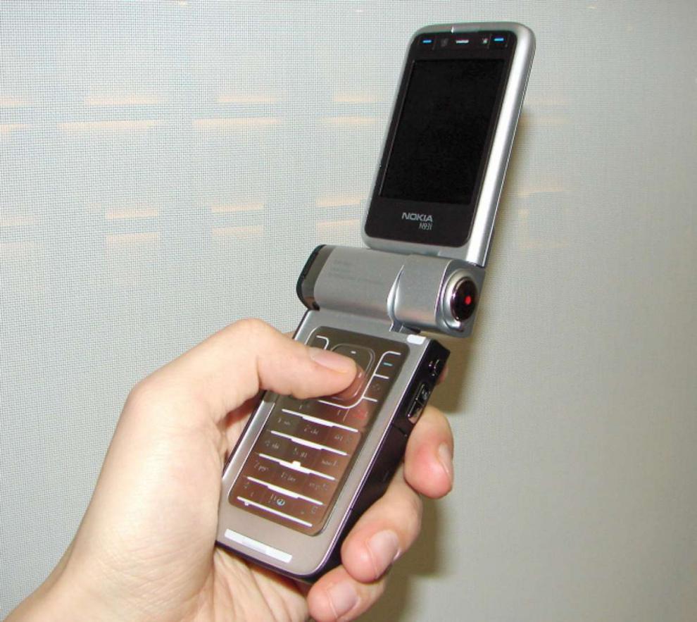 nokia诺基亚n93i原装经典库存手机翻盖智能旋转拍照机皇n93银色2电池