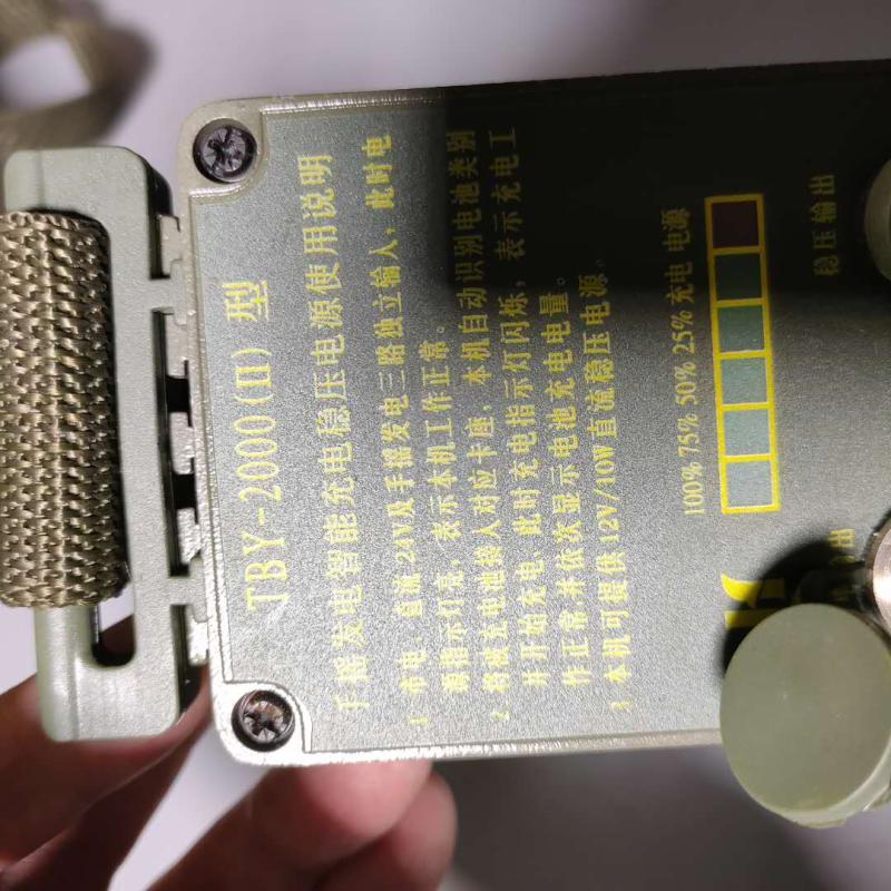 应急怀旧军工老物件便携式老式手摇机械发电机12v充电稳压电源摆件