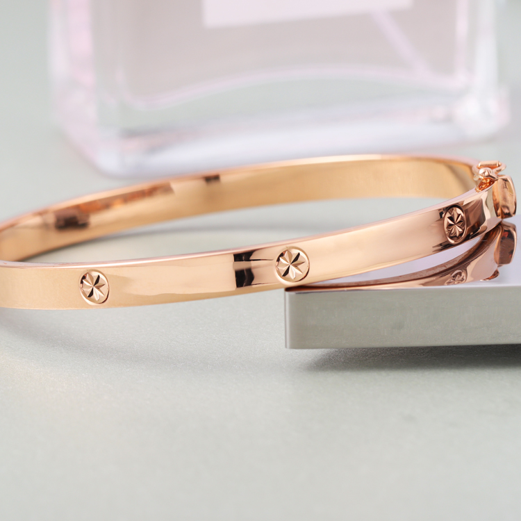 周庆祥18k黄金米字车花手镯女士玫瑰金素金经典时尚大气百搭椭圆贵妃