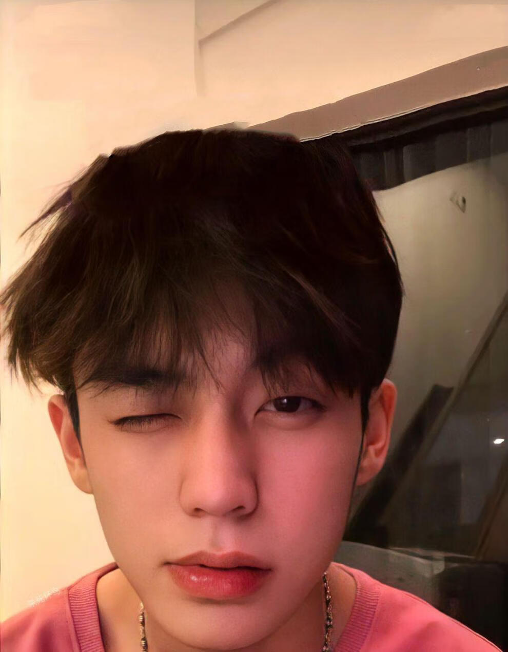 潮牌ins余庆伟同款卫衣t恤人像嘻哈长袖宽松上衣情侣男女玫红色不加绒