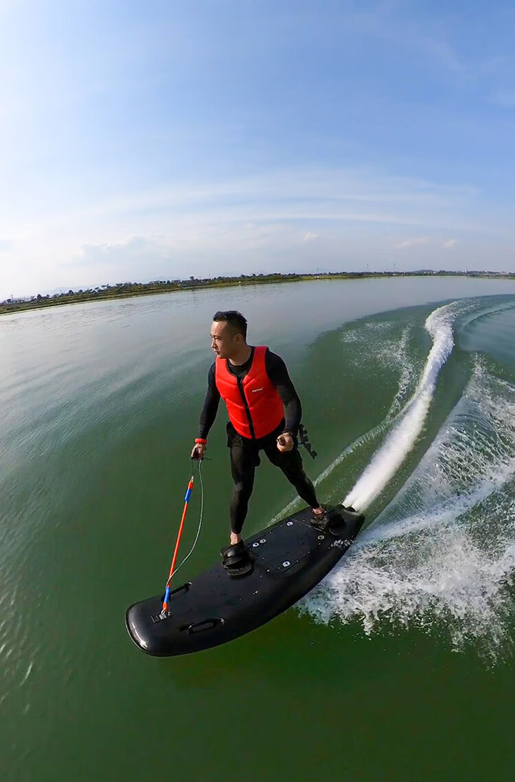 成人抖音同款电动冲浪板高速动力喷射水上运动站立冲浪板专用滑水踏板