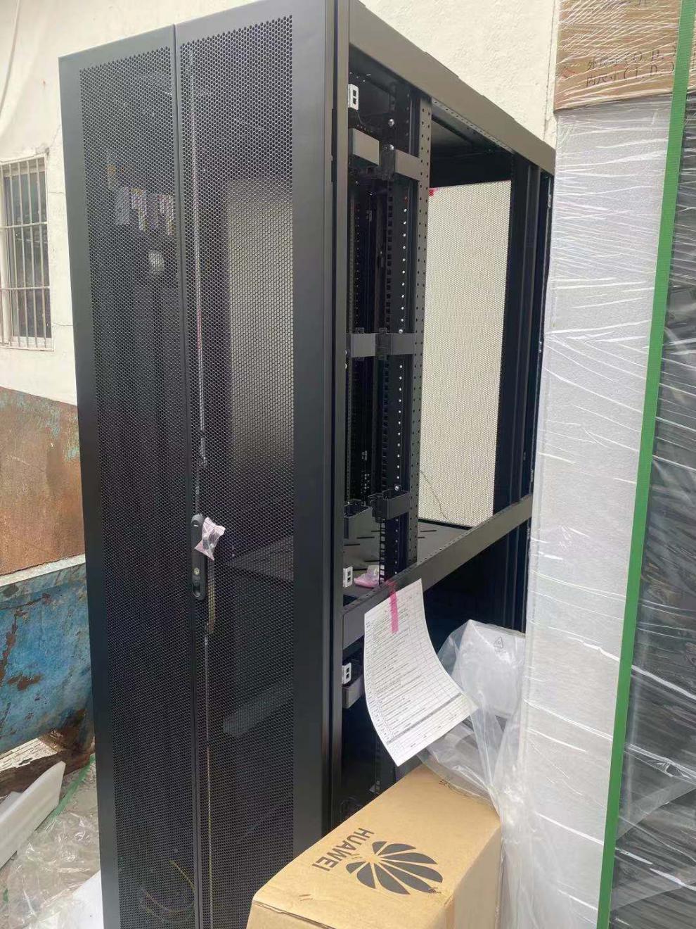 42u服务器网络机柜2米600传输交换机密闭冷通道机柜19英寸pdupdu插排