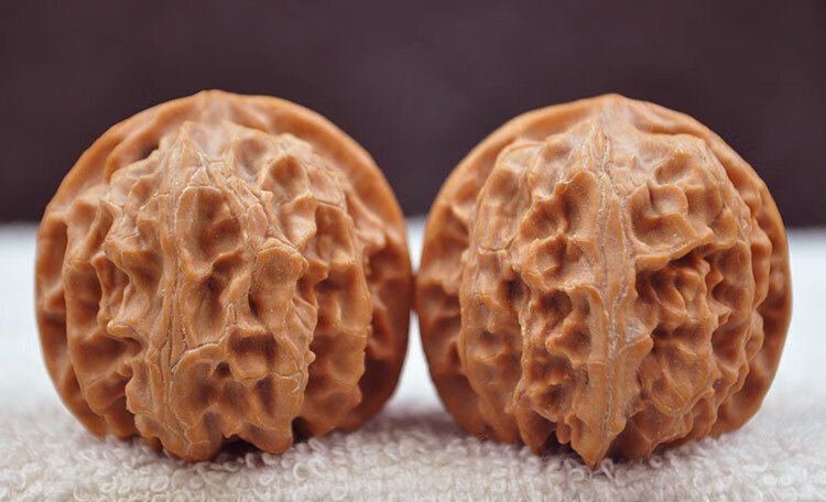 览日鸟新品文玩核桃把玩核桃小尺寸四座楼狮子头官帽苹果园秋子精品小