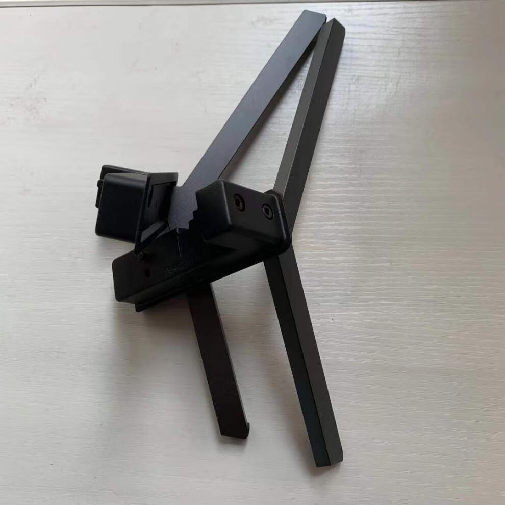生产批次不同,底座下面安装孔不一样,一定要拍下电视下面安装孔照片