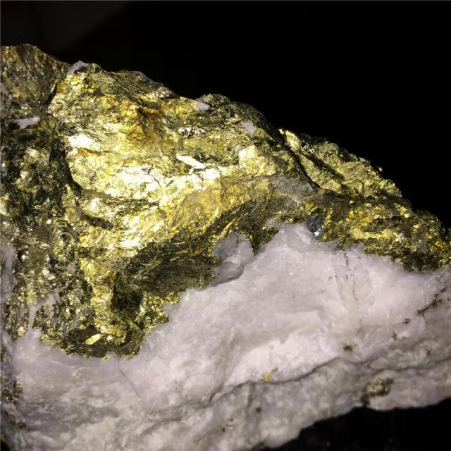 金矿石原石含金量图片