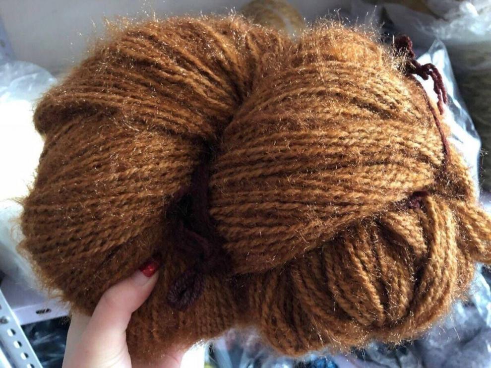 漾漾虹 松鼠绒毛线亮丝线织围巾帽子外套中粗松鼠纱毛线团 02米黄【图