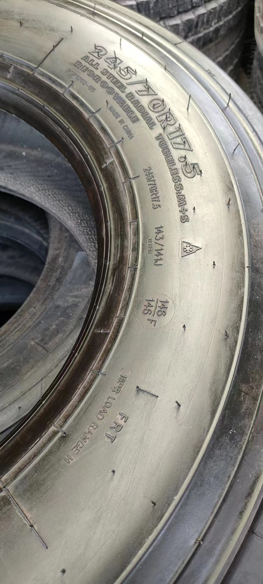 花纹性能:经济型胎面宽度:225胎冠聚酯层数:1速度级别:最高小于100km