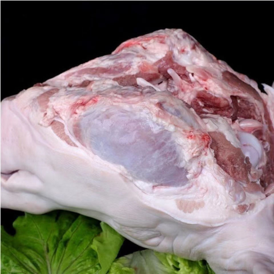 新鲜猪头整只对半劈开批发猪脸肉生猪头肉土猪头带骨猪脸 整箱6斤净重