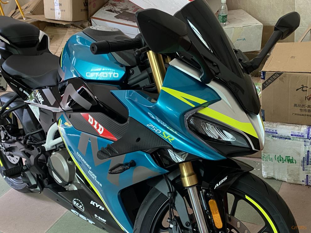 适用于 cfmoto 春风250sr定风翼碳纤维花纹 改装摩托车翅膀 my22 升级