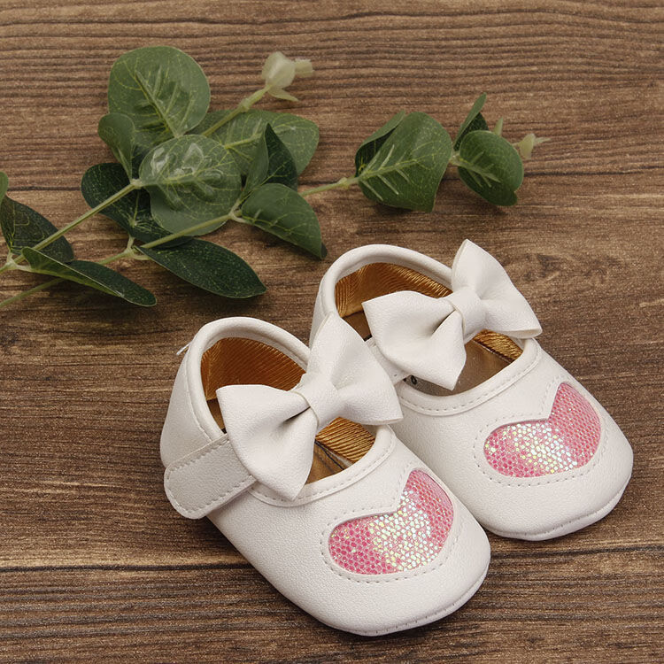 女宝宝学步鞋绣花心形春秋款公主鞋岁婴儿鞋白色绣花心内长110cm