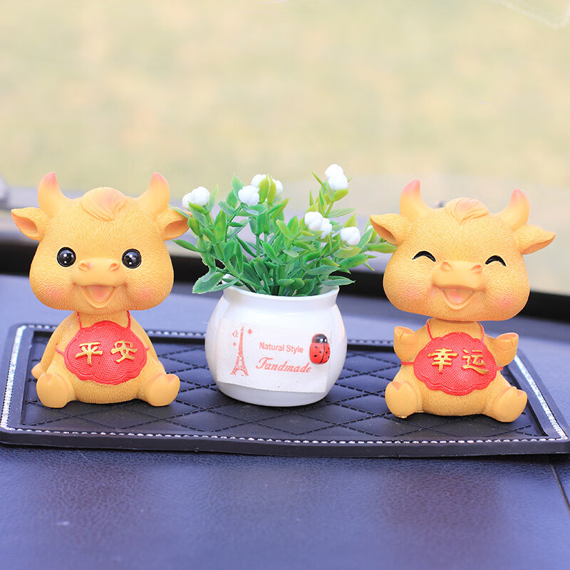 适用于 中国风生肖好运牛汽车摆件创意摇头车载内饰用品卡通香薰装饰