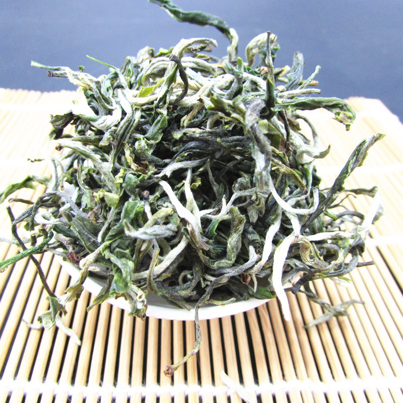 春尖茶绿茶云南大叶种滇青清香型烘青高山毛峰茶叶500克散装阳光充足