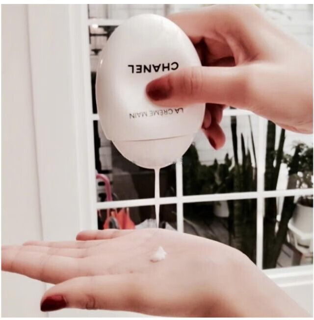 香奈儿（Chanel）精致呵护组合 滋润护手霜鹅蛋润唇膏补水保湿礼盒装 节日礼物 护手霜(滋润)50ml+可可柔润唇膏