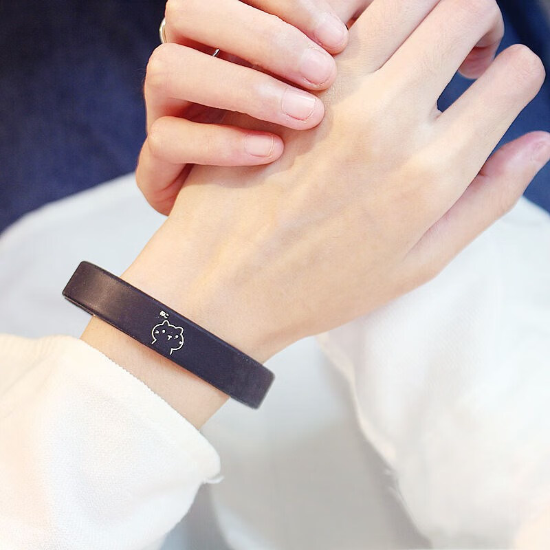 潮牌卡通麦兜闺蜜男女硅胶手环个性简约学生情侣运动橡胶腕带飞维仕