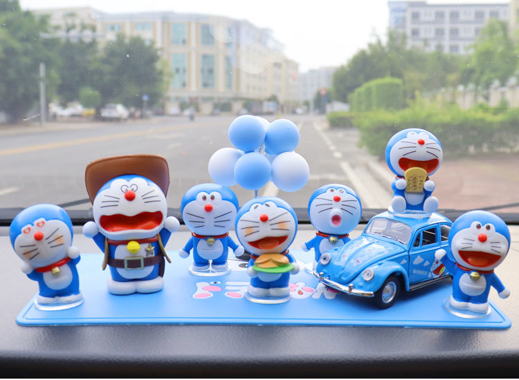 新叮当猫哆啦a梦摆件机器猫可爱卡通风车载桌面摆件汽车饰送人生日小