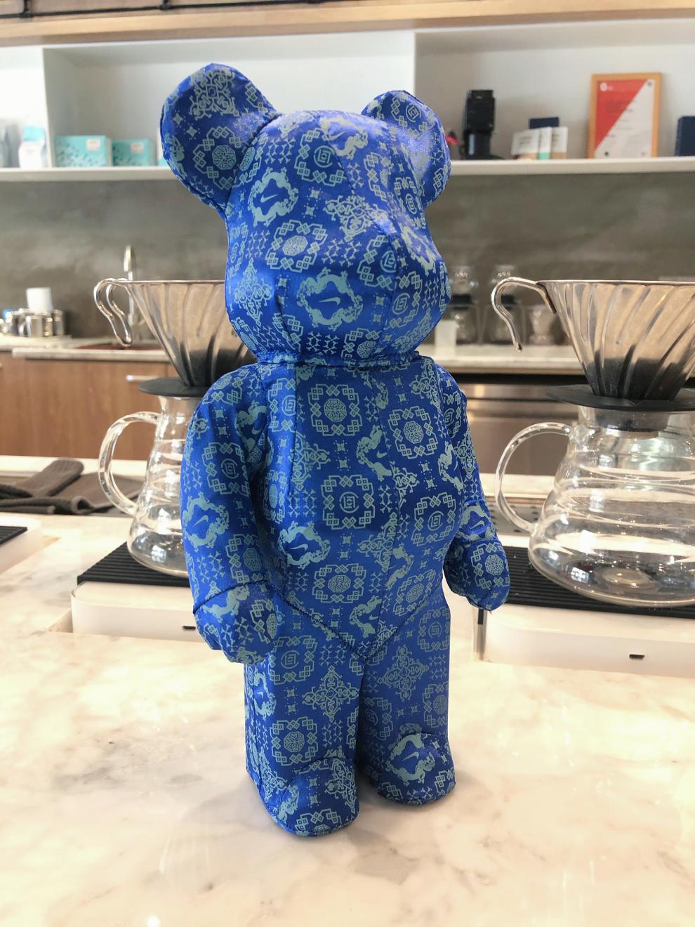 京选盲盒奖品小学生陈冠希同款蓝丝绸暴力熊摆件积木熊潮玩公仔盲盒橦