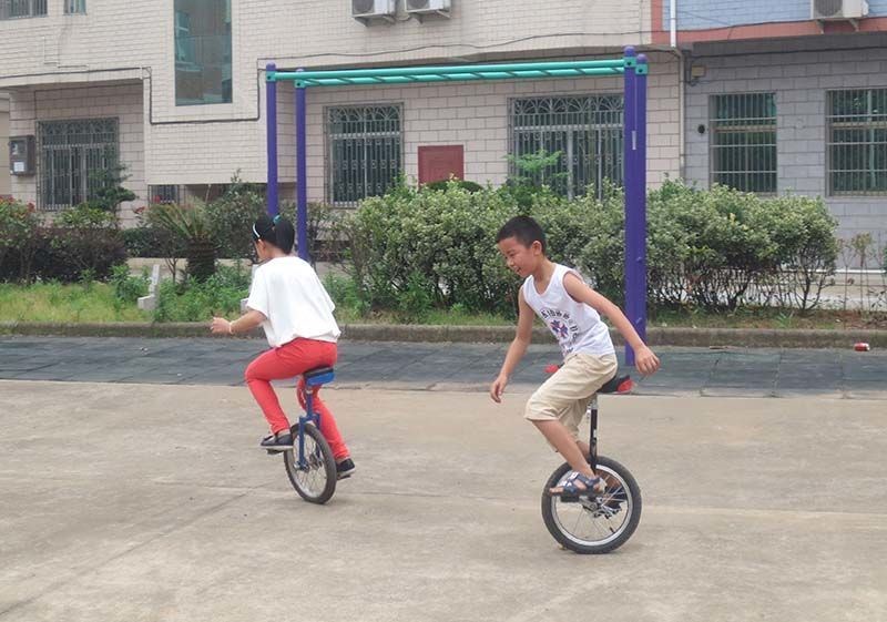 独轮车24粗胎独轮车成人杂技独轮自行车独轮车小学生独轮车独轮车黑色