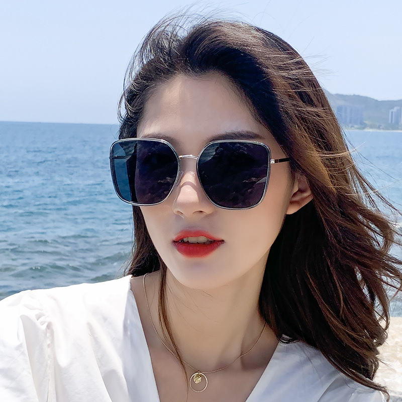 偏光太阳镜女防晒2022年新款网红复古墨镜开车眼镜男小脸款潮黑框灰片