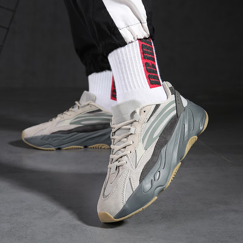 【商场同款】正品椰子鞋700v2火山灰惯性反光秋冬季男女同款老爹鞋