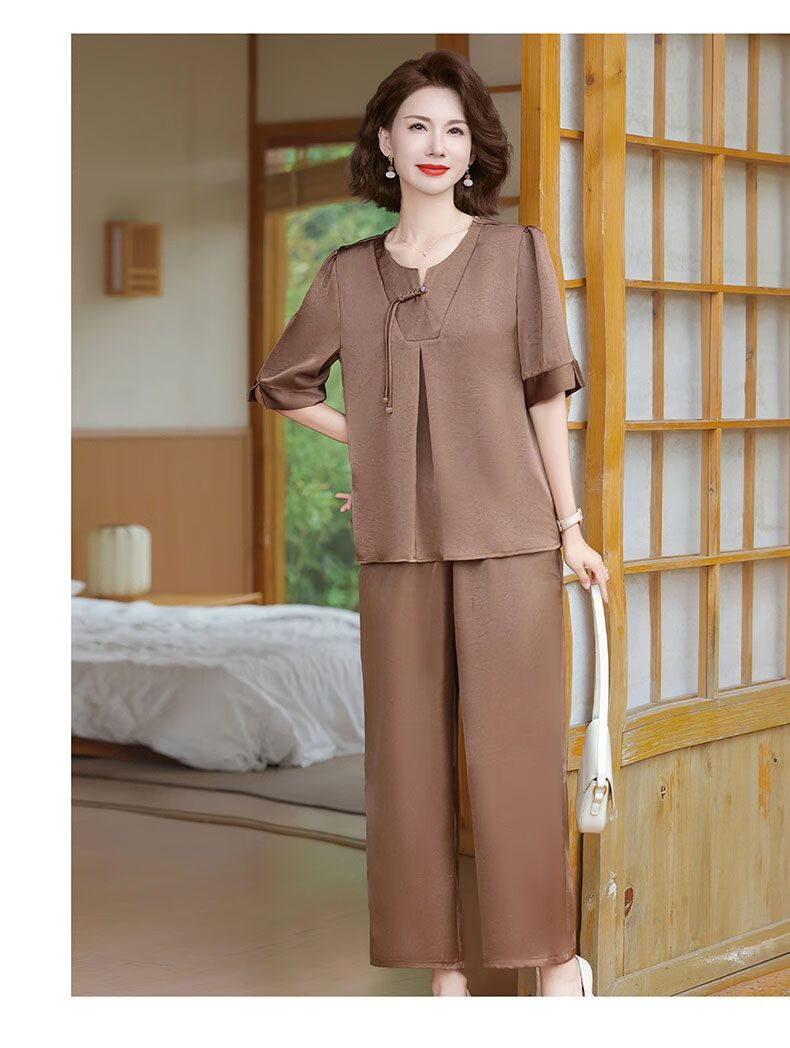 971e0143403d6ae9.jpg' style=