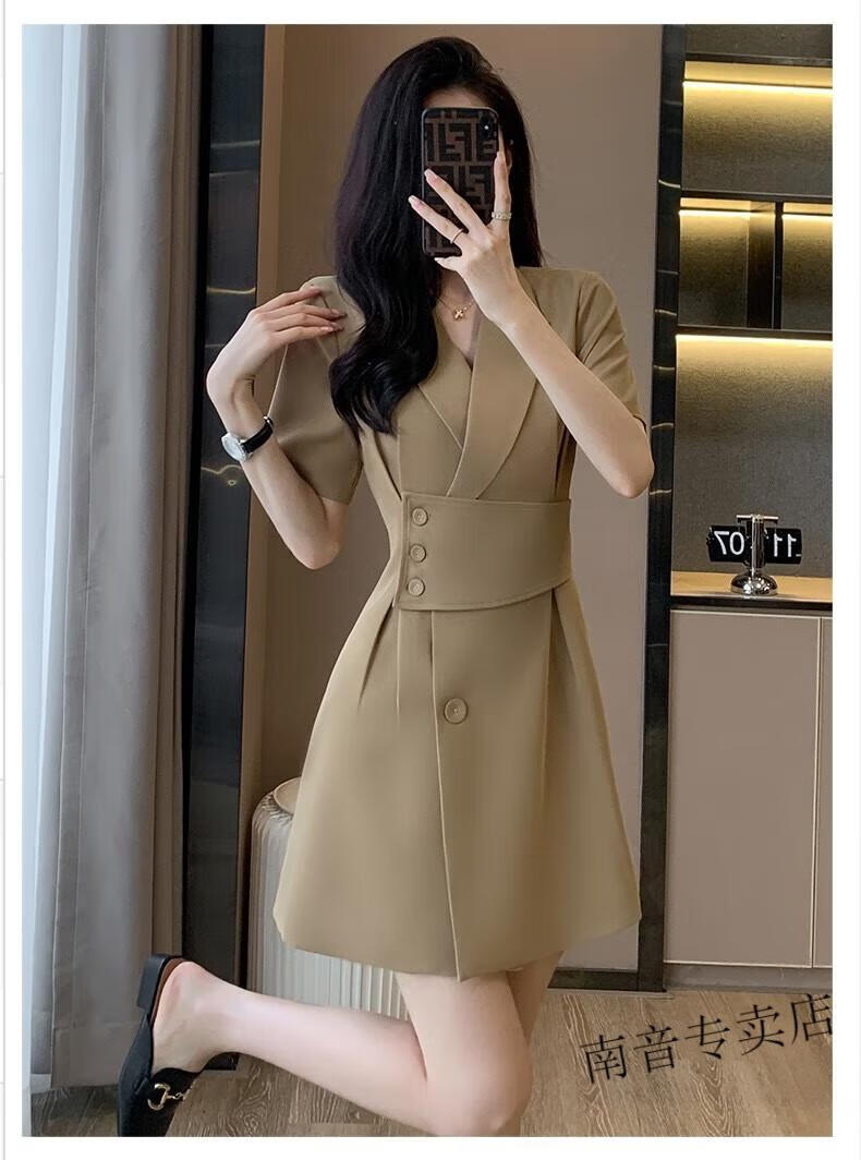 5048fbbfa566e972.jpg' style=