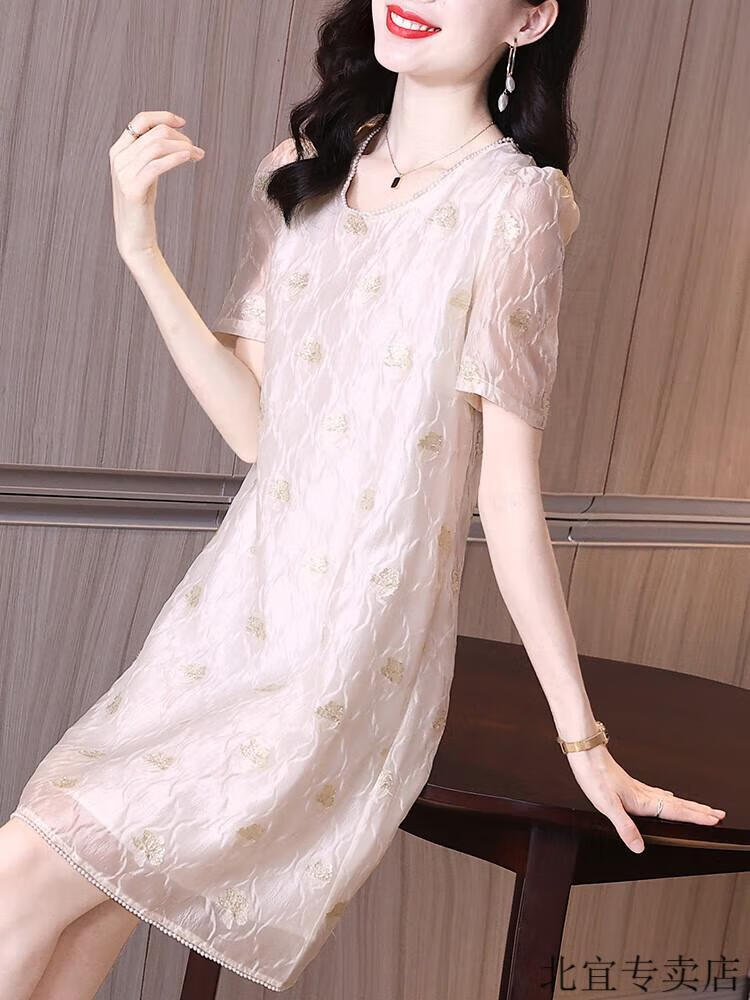 b4d6e820ef204c57.jpg' style=