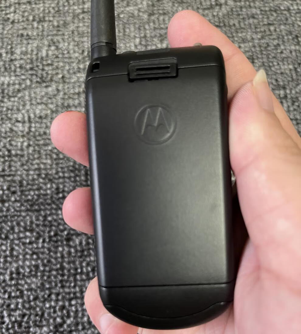 摩托罗拉v998 v998 经典怀旧翻盖按键天线收藏备用老人学生手机 黑色