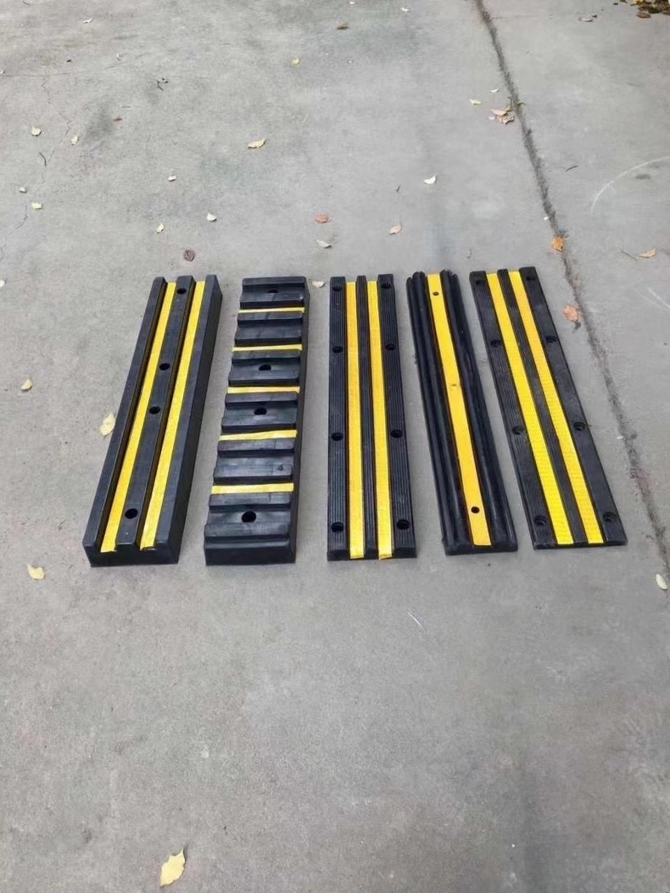 do型da形橡胶防撞块物流仓库装卸平台码头防撞条垫船舶桥墩保护板 500