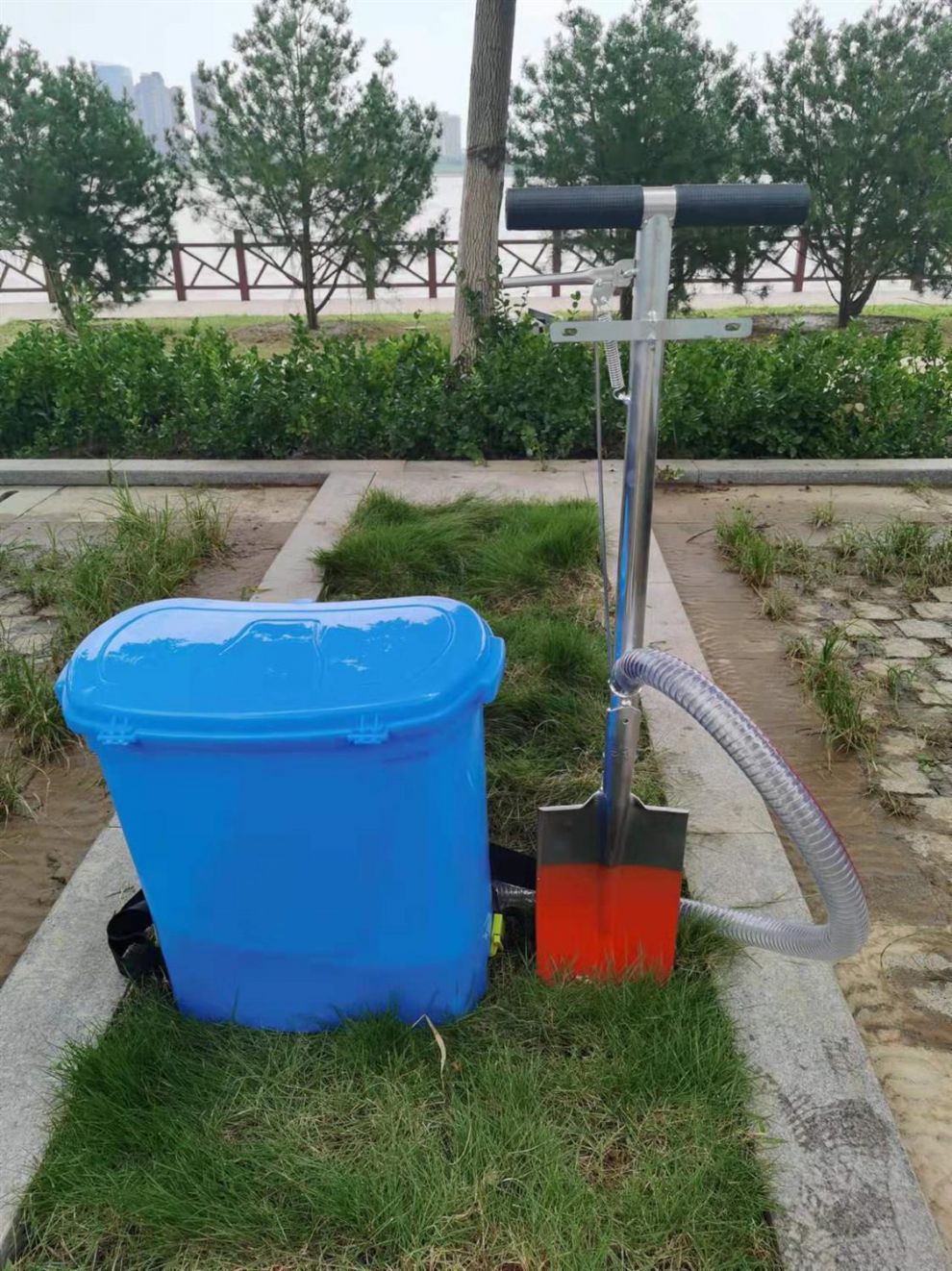 果树施肥器硬地施肥神器新型追肥器化肥机铁锹下肥铲农用果园工具