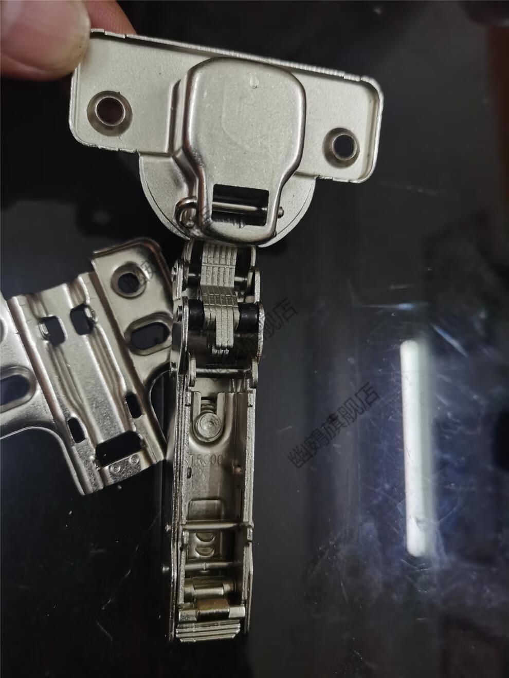 衣柜自动开门器炬森ot自动开门器免装拉手闭门器铝框衣柜门按压缓冲