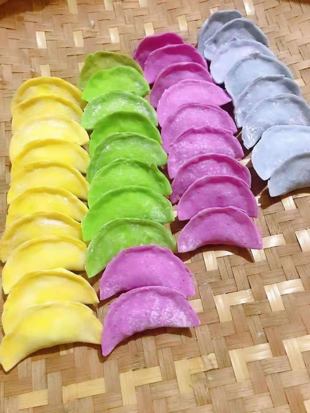 新鲜果蔬汁饺子皮辅食彩色手工饺子皮一份500克60个左右一斤装500克